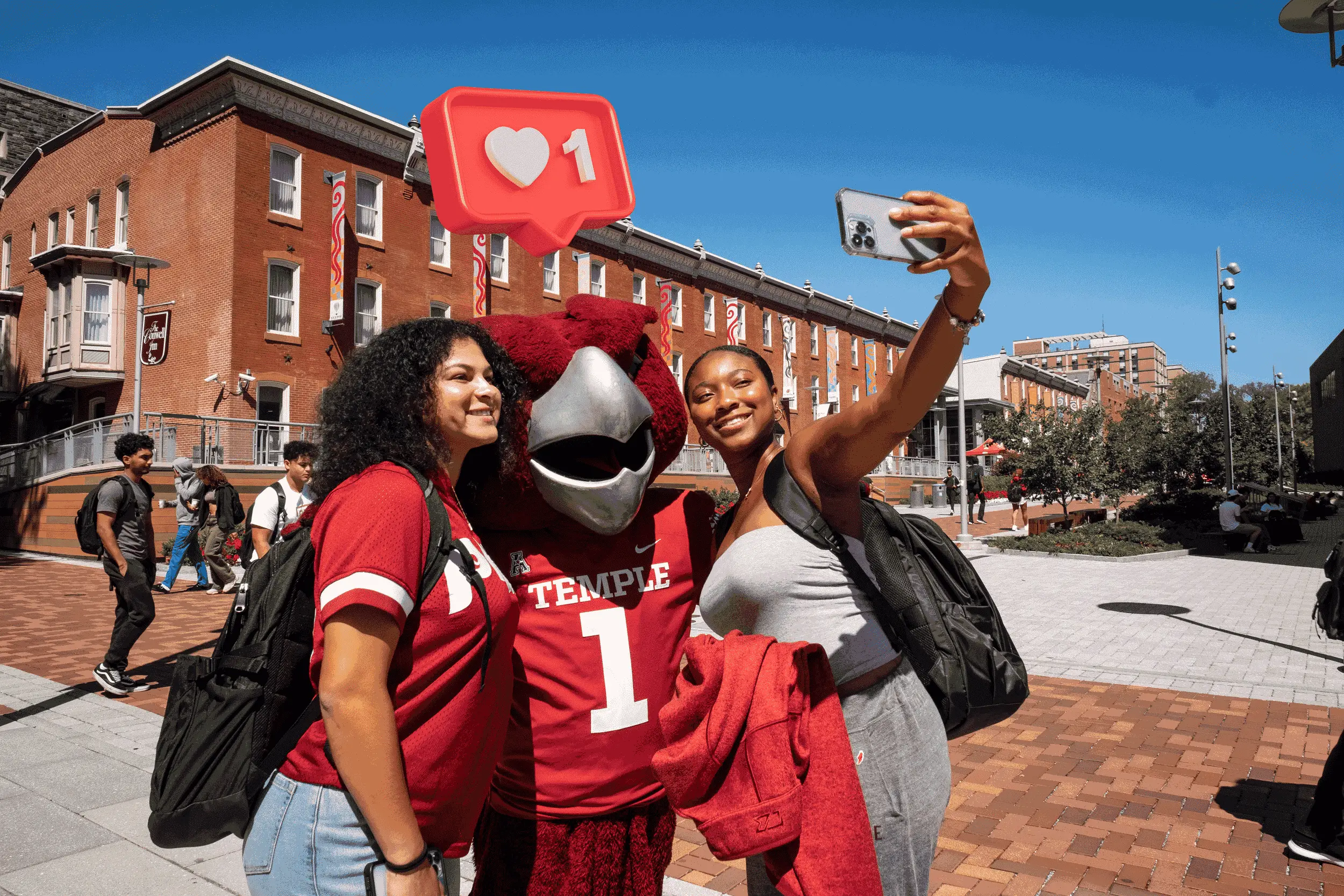 Students posing for a selfie with Hooter