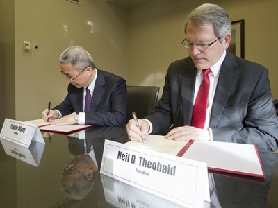 20140206_signing_011