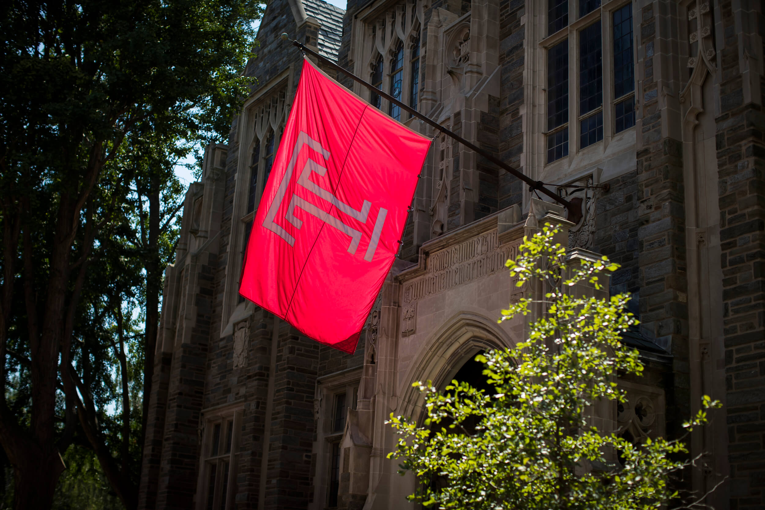 The Temple flag flies outside Sullivan Hall.