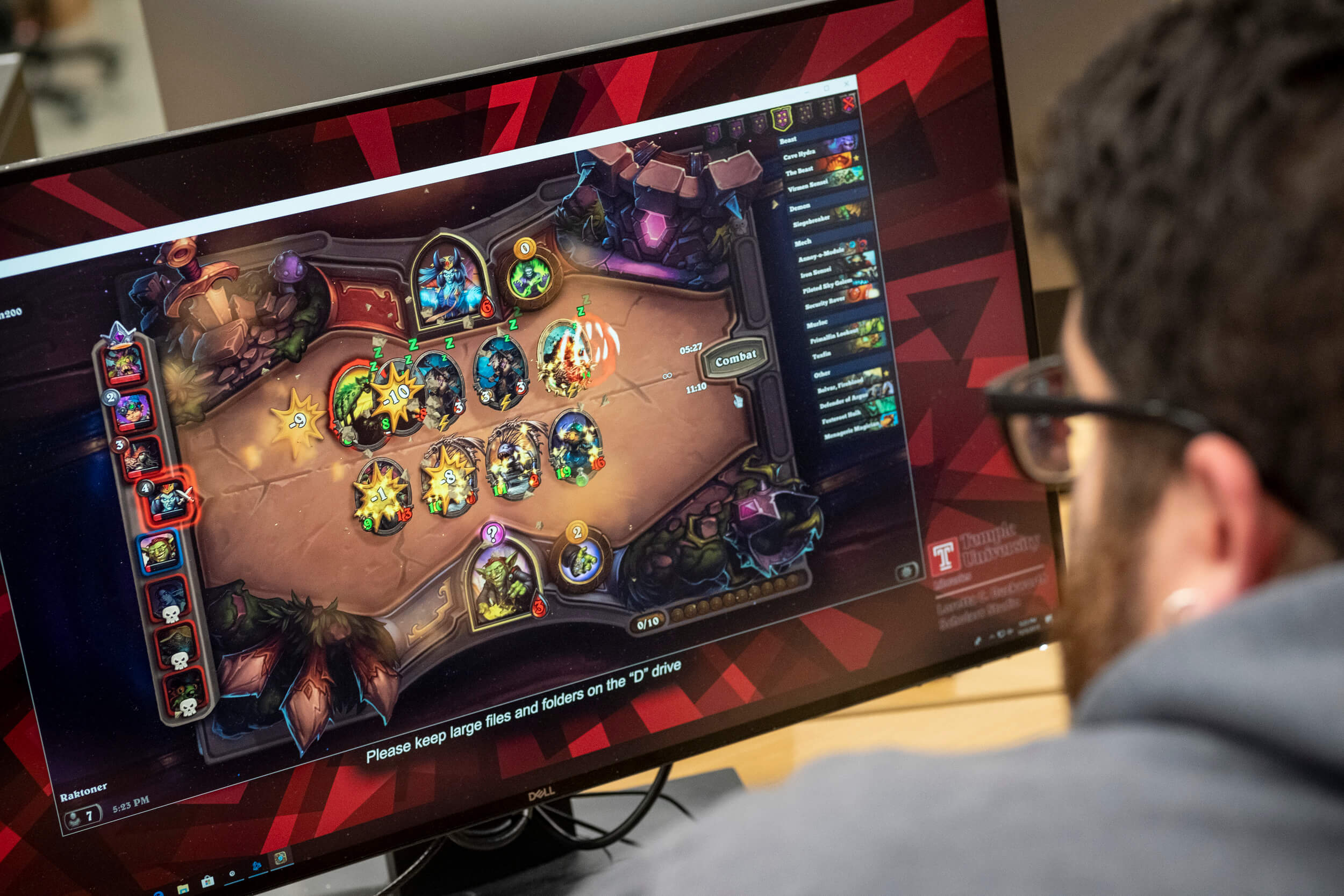 A Temple student plays esports.