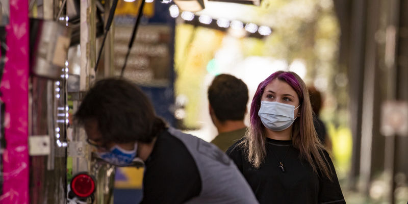 students at a food truck