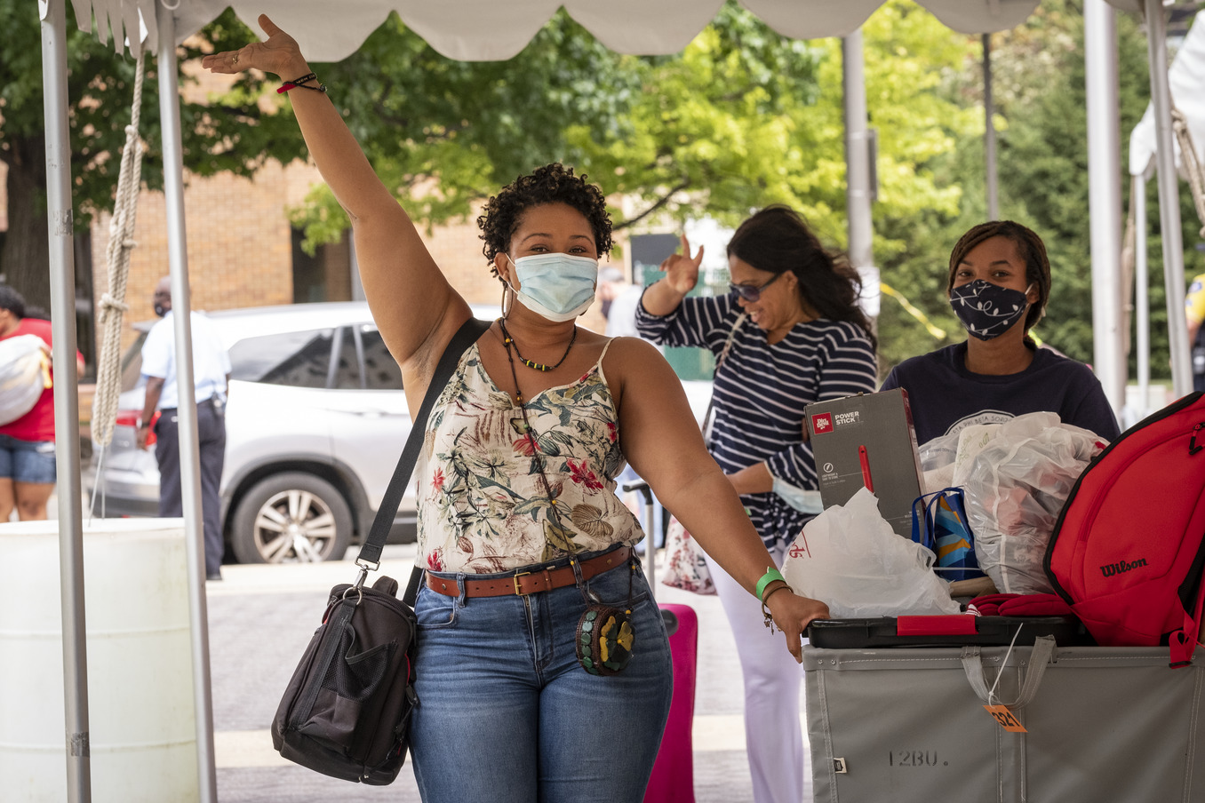Temple students at move in at the beginning of the 2021 fall semester.