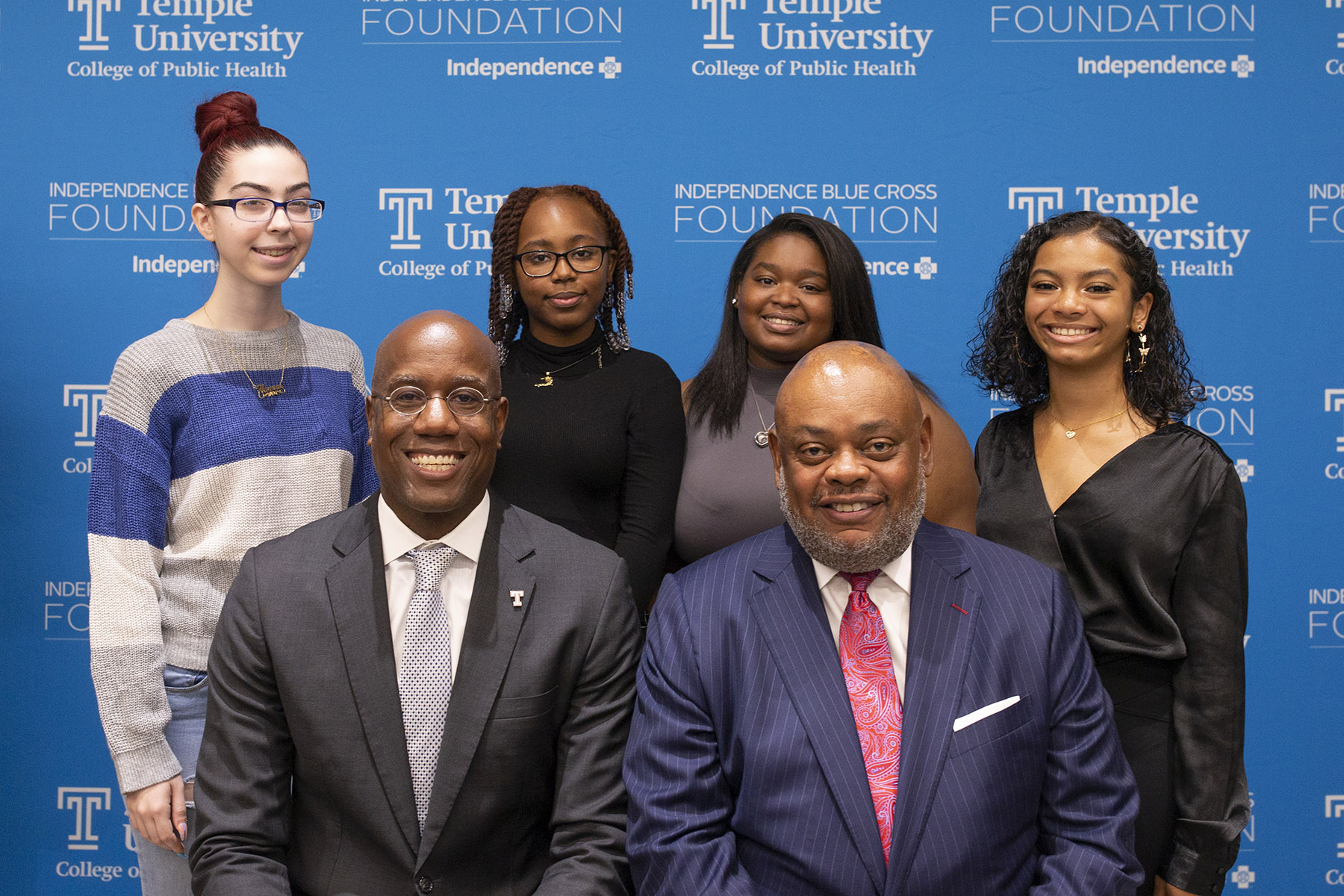 Image of students with the Temple President and Independence Health Group CEO.
