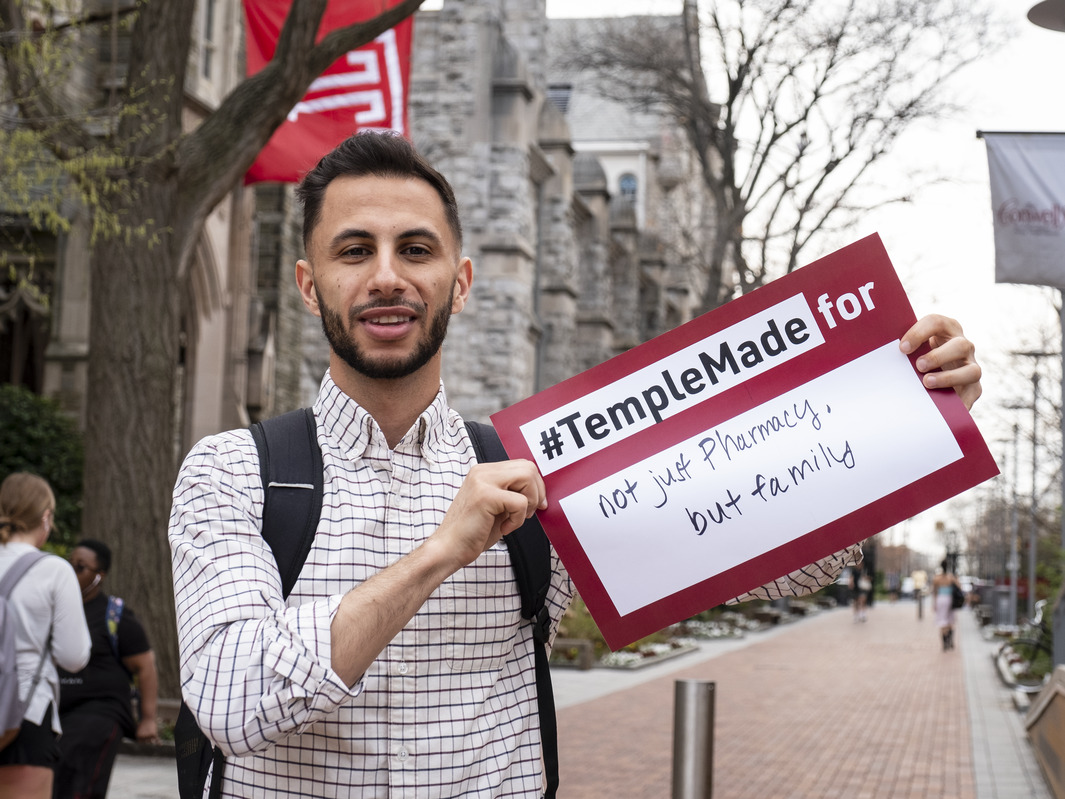 Mohammad Hadaihed holds a sign reading