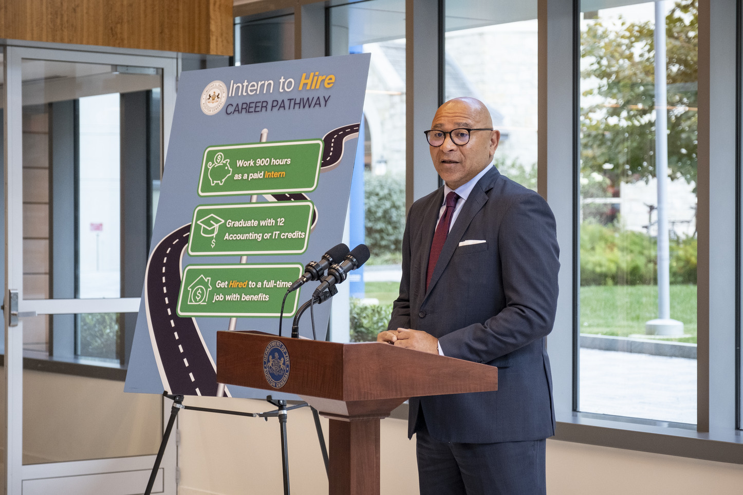 Pennsylvania Auditor General Timothy L. DeFoor visiting campus.
