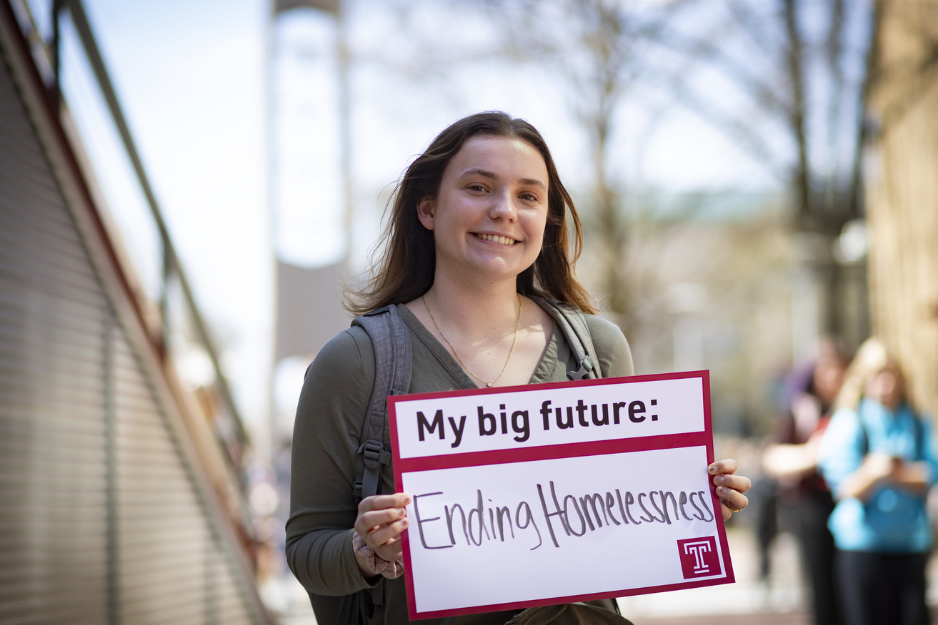Grace Ratkey holding a sign that says My big future: Ending homelessness