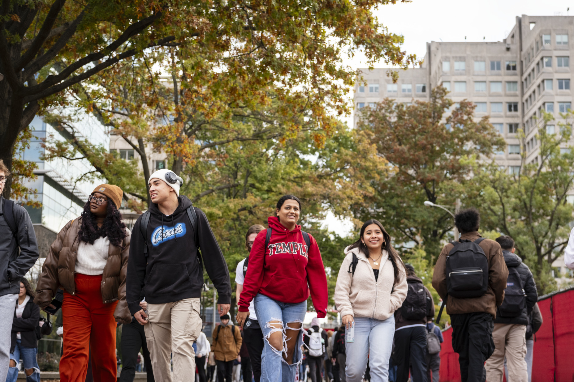 Campus stock scene of students.