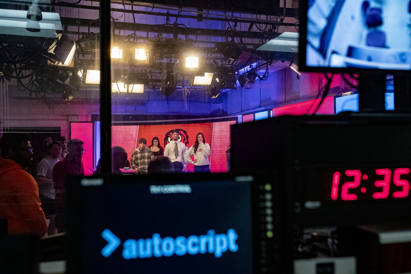 Image of Temple students in the Owl Update studio.