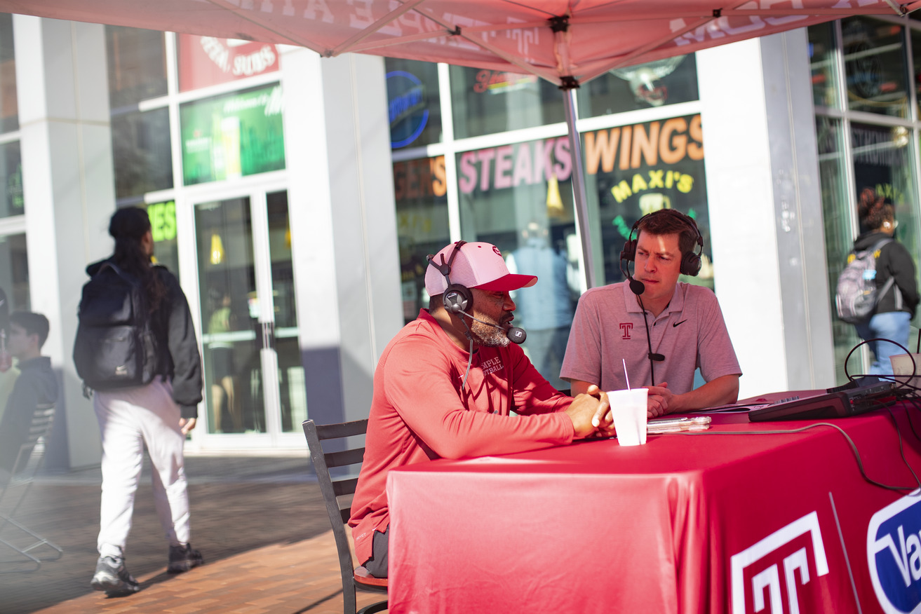 Image of a red canopy tent outside of Maxi s Pizza, Subs and Bar on campus.
