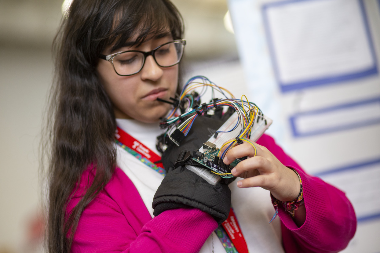 Image of a student at Temple s George Washington Carver Science Fair.