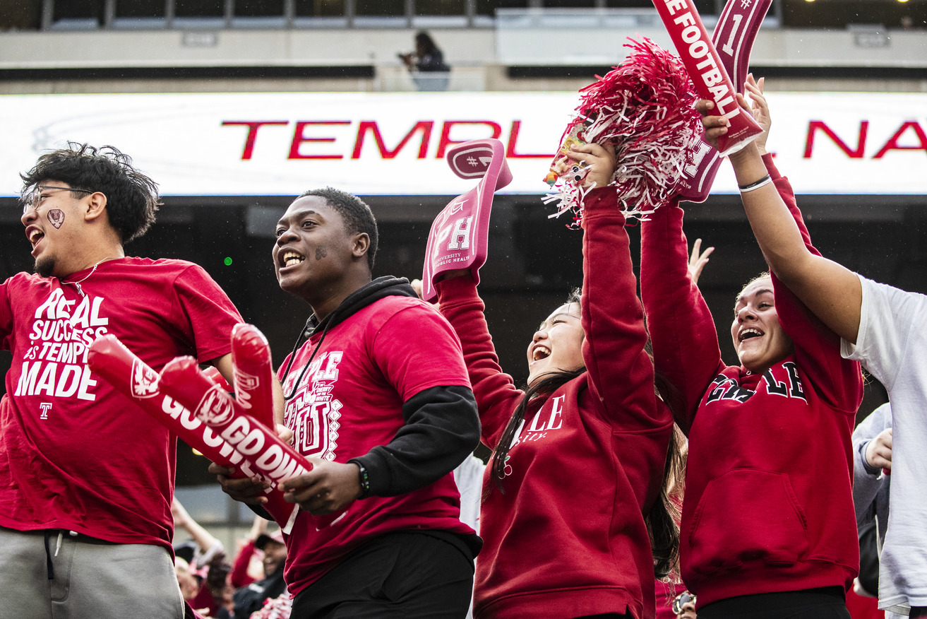 Image of alumni at Temple University s Homecoming event.