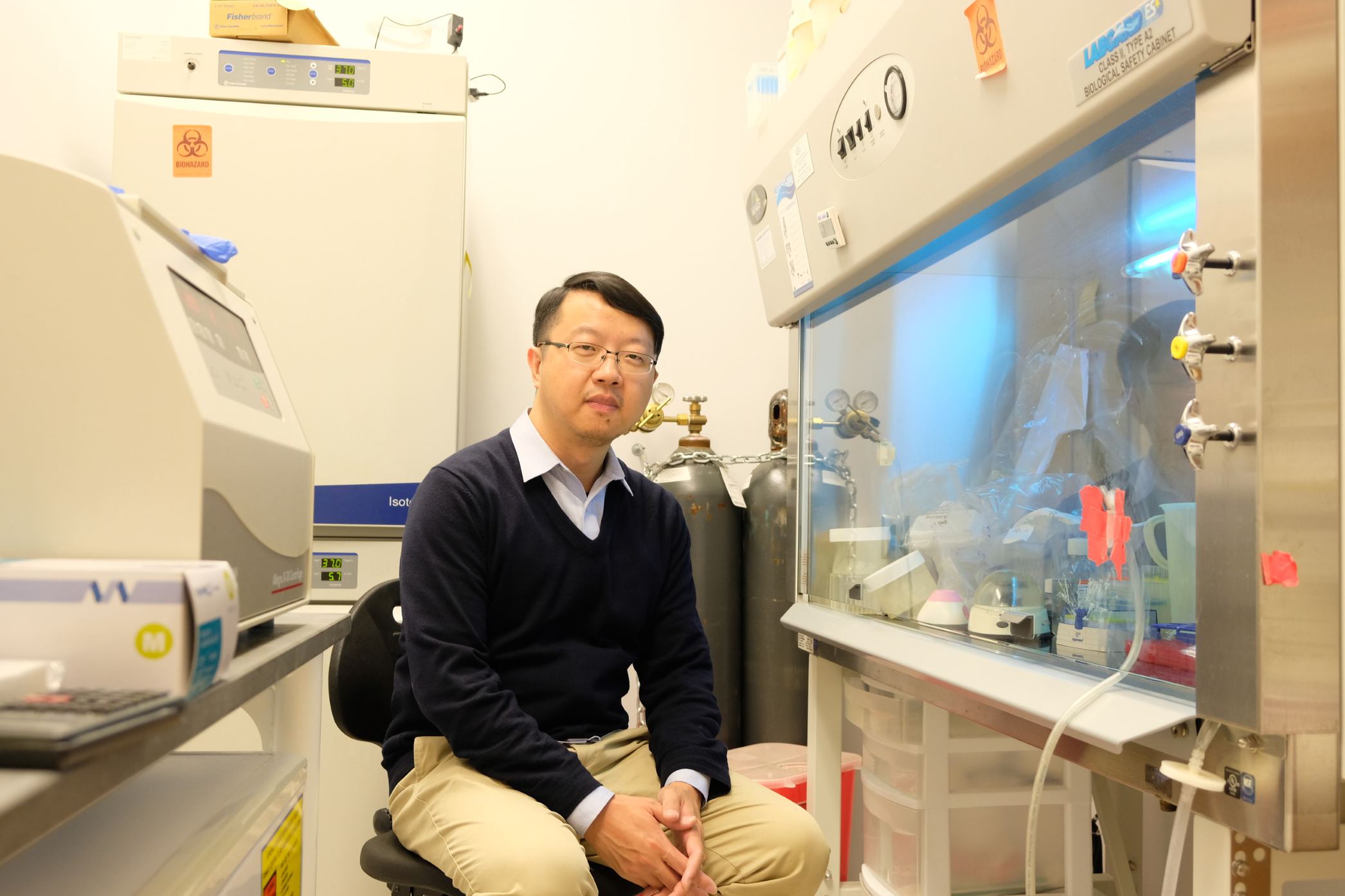 Ross Wang in the lab.