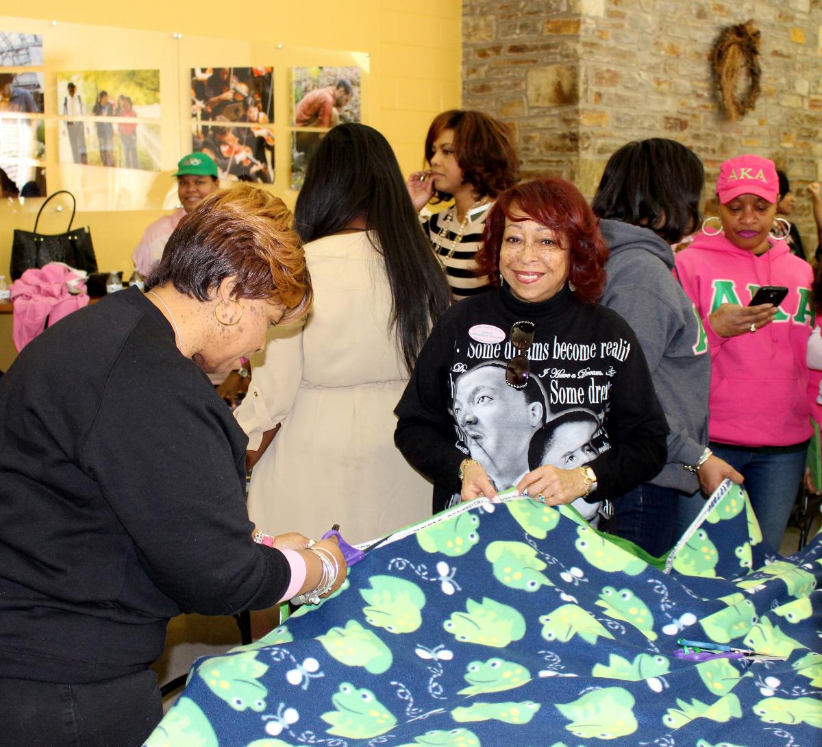 Ambler Campus Student Life, in partnership with the Alpha Kappa Alpha Sorority Phi Beta Omega Chapter, invites all students, faculty, staff and alumni to help them make no-sew blankets and