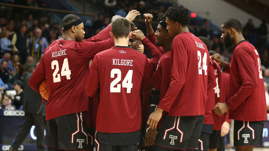 basketball players wearing Kilgore jerseys