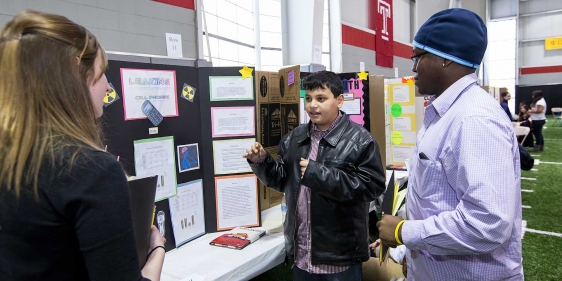 carver-science-fair-temple-university-2014