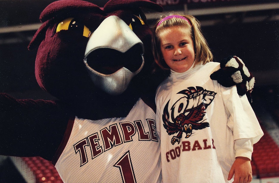 Hooter posing with 6-year-old Gabrielle Labolito.