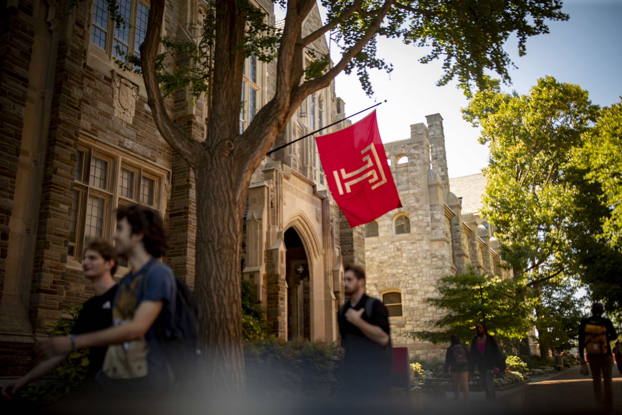 A photo of the Temple flag outside Sullivan Hall