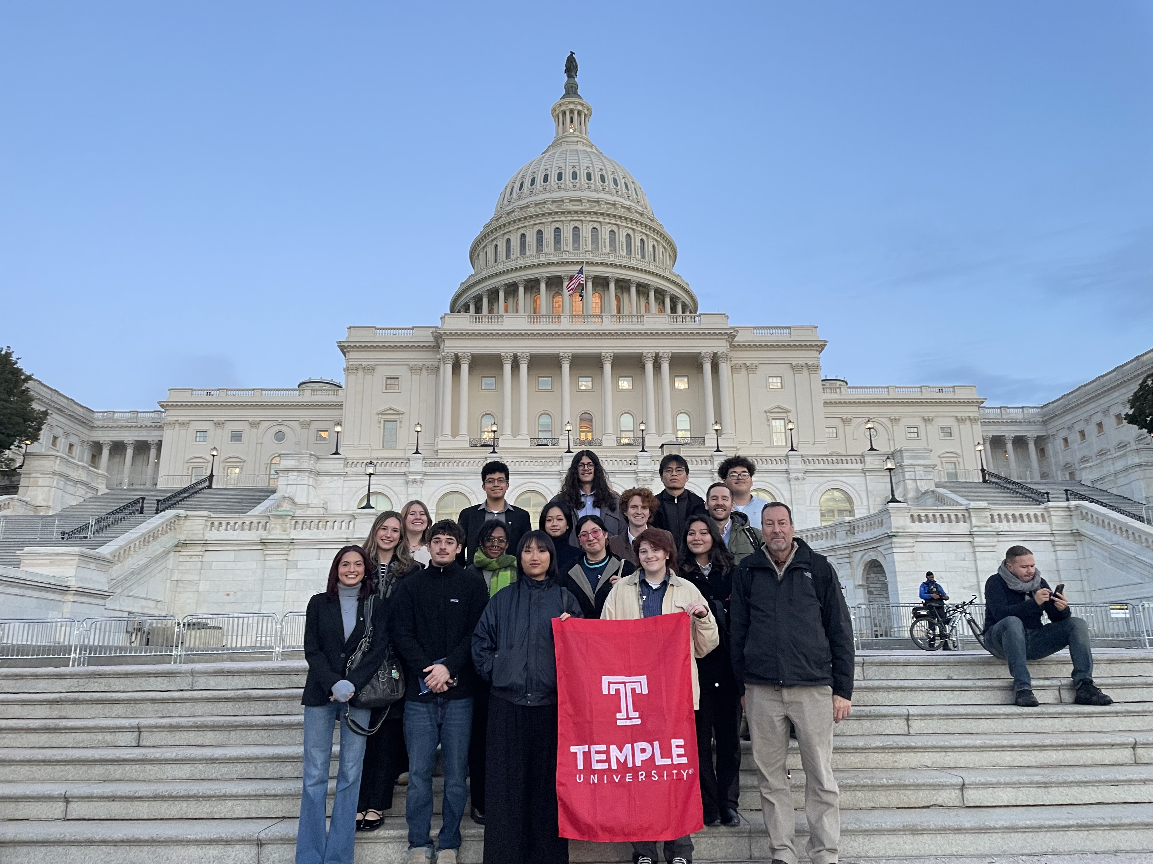Student pose with Temple flag in Washington, D.C.