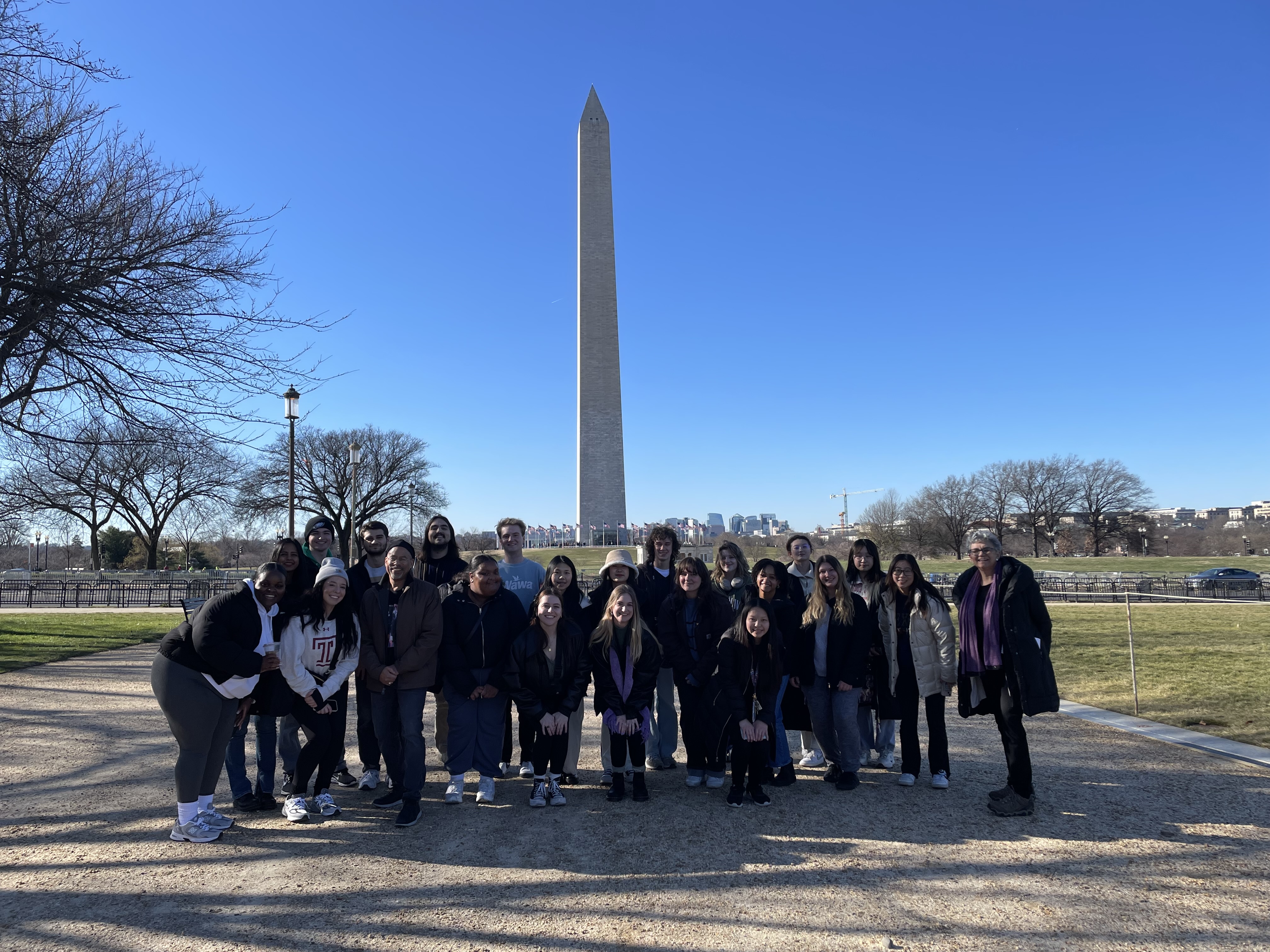 Students standing in front of the Washington Monument