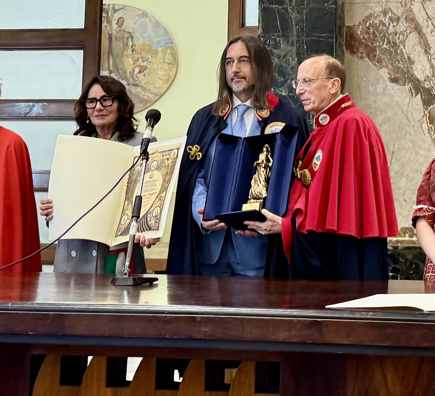 Dean Mostafá receives honor from Salerno medical school