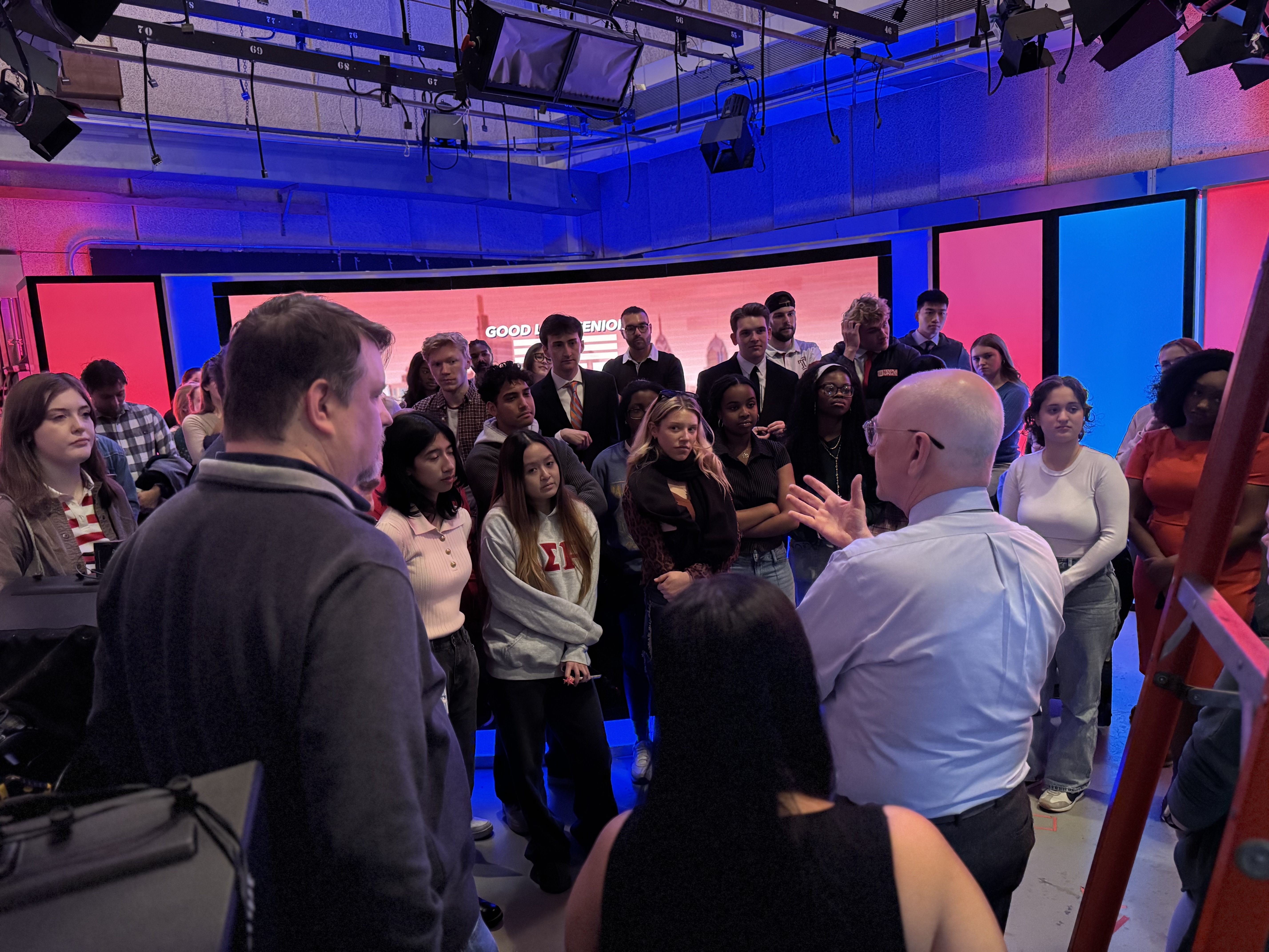 Jaroff talking to students