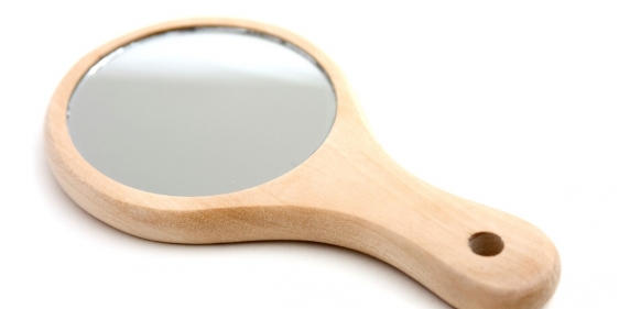 picture of a hand-held mirror