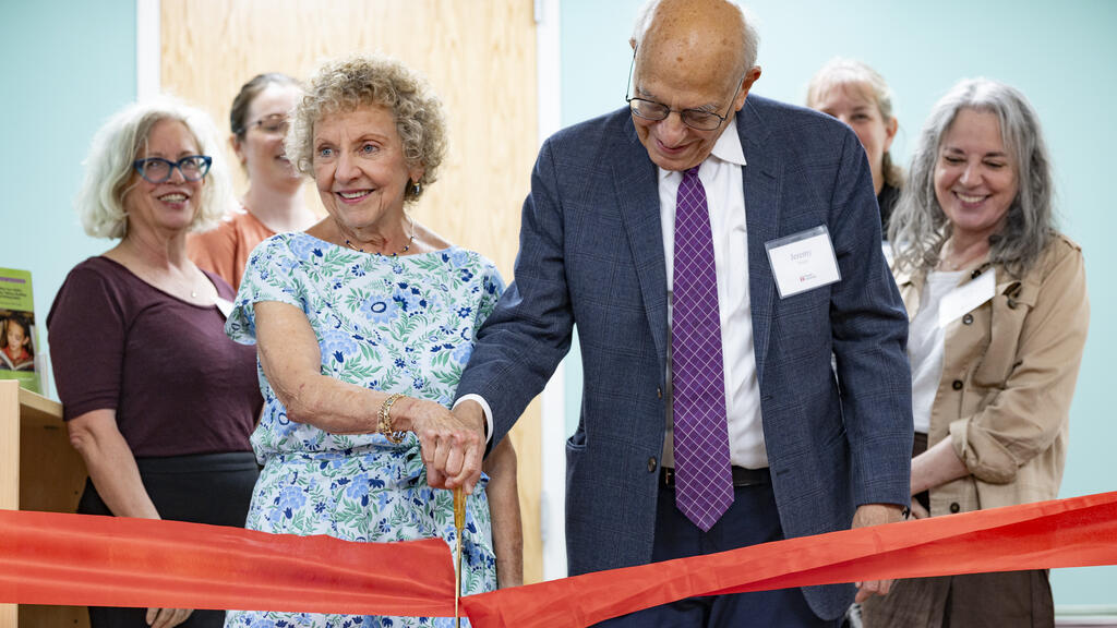 Temple donor Ellen Schwartz and her husband cut the ribbon of the Ellen Schwartz Speech-Language-Hearing Center