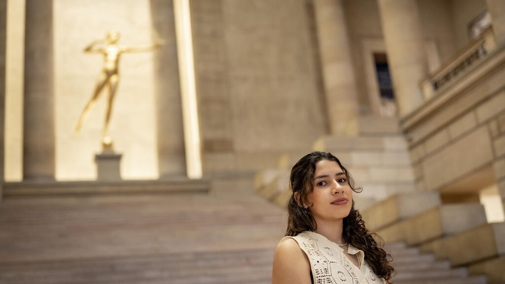 maria lombana in pma great stair hall