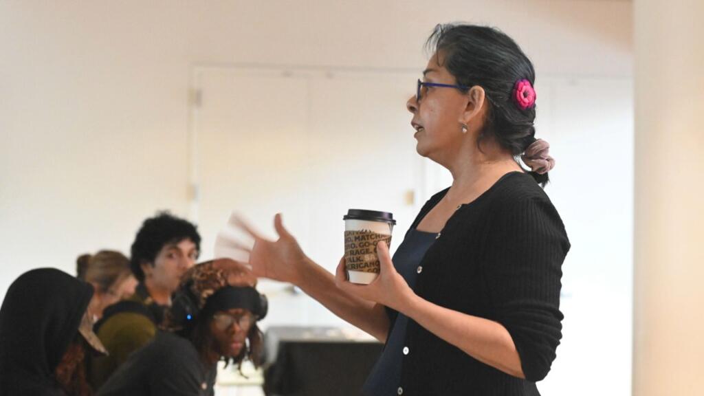 Kukuli Velarde delivering her presentation. 
