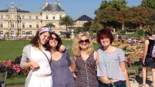 students posing for picture while studying abroad