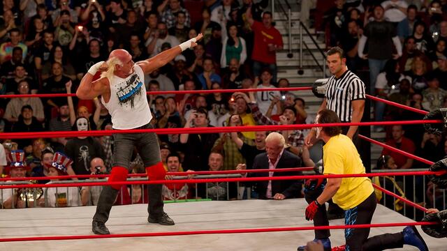 Hulk Hogan pictured with Sting.