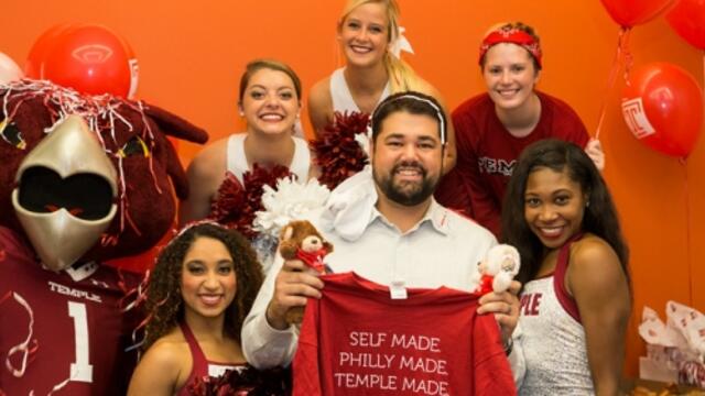 Temple cheerleaders and Hooter surprise an alumnus at the Comcast Building.