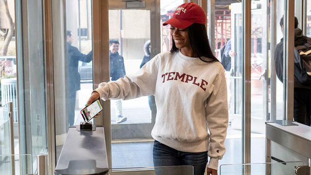 student swiping mobile OWLcard