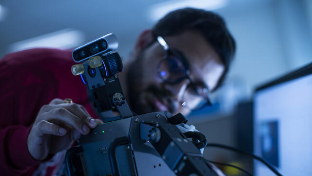 Image of an engineering student with a robot.