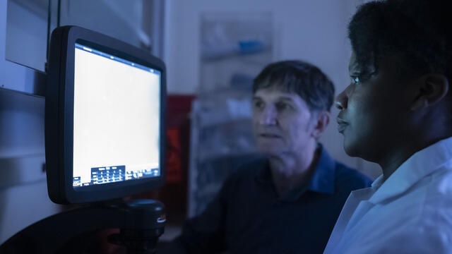 Image of Xavier Gra a and an undergraduate student researcher.