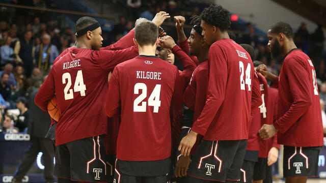 basketball players wearing Kilgore jerseys