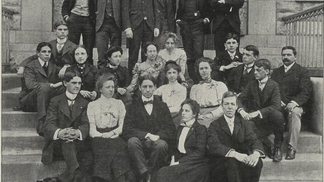A group photo of the Class of 1900.